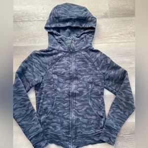 Lululemon scuba hoodie camou size 4